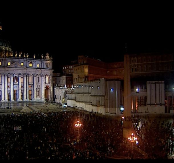La folla in piazza San Pietro