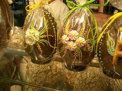Le uova di Pasqua nei loro imballaggi