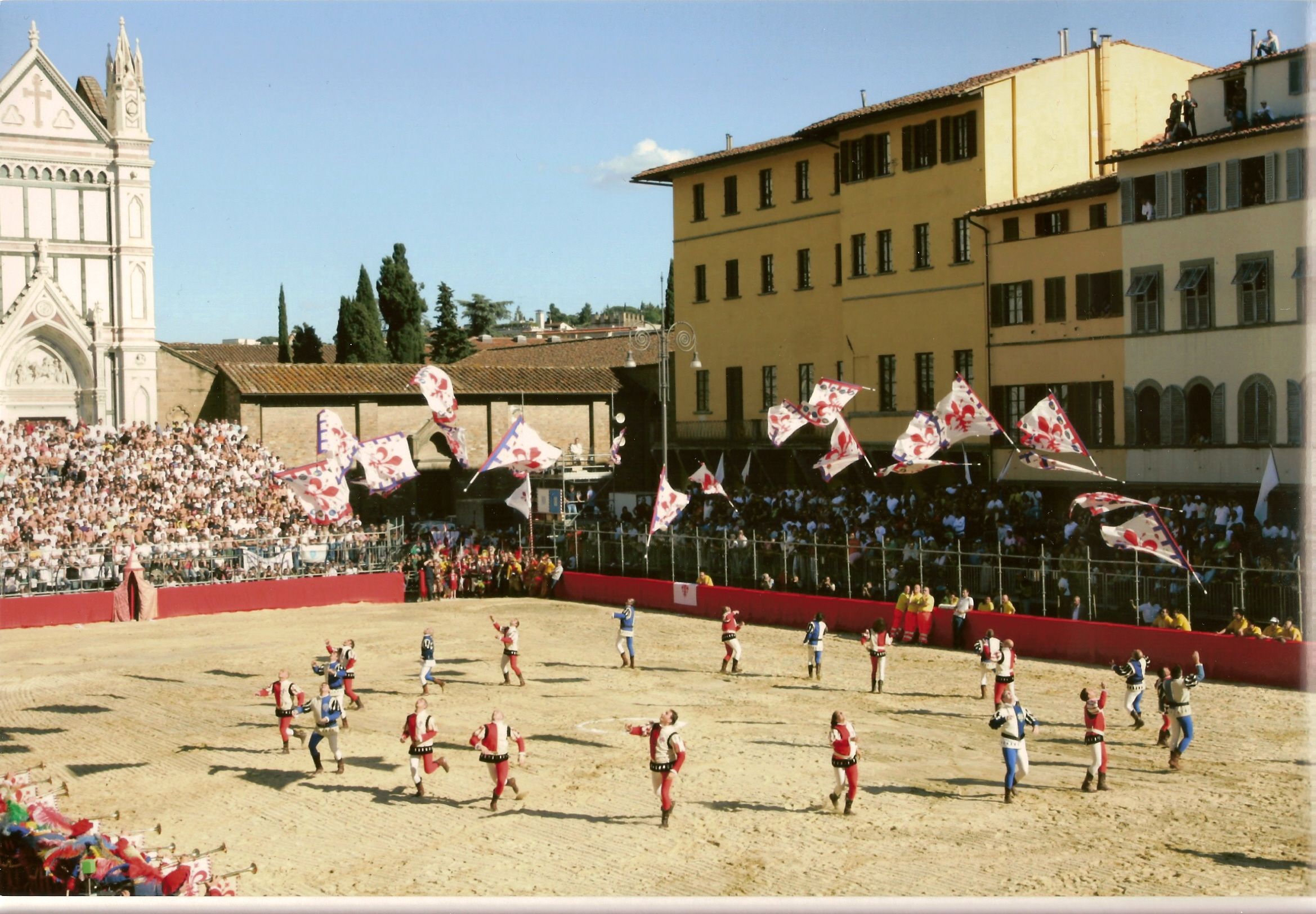 Il Calcio Storico Fiorentino in piazza Santa Croce