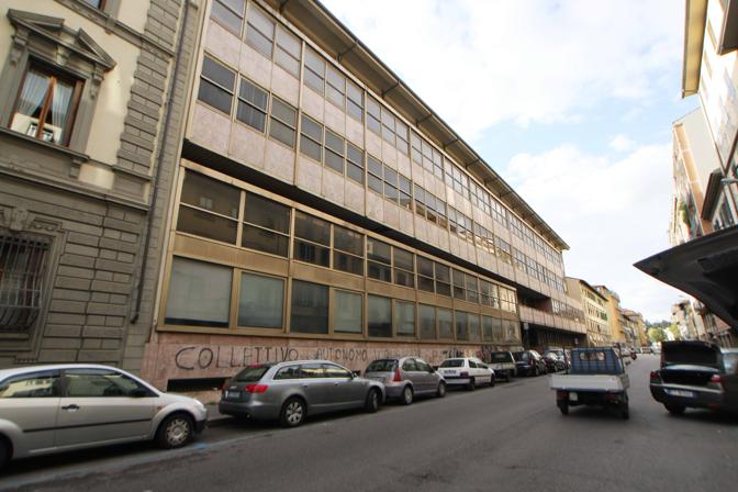 Firenze raid vandalico in via Masaccio. Bucate le gomme