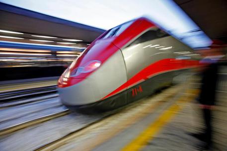 Treni, Alta velocità: problema sulla linea Firenze Roma fra Valdarno e Arezzo. Intervento dei tecnici