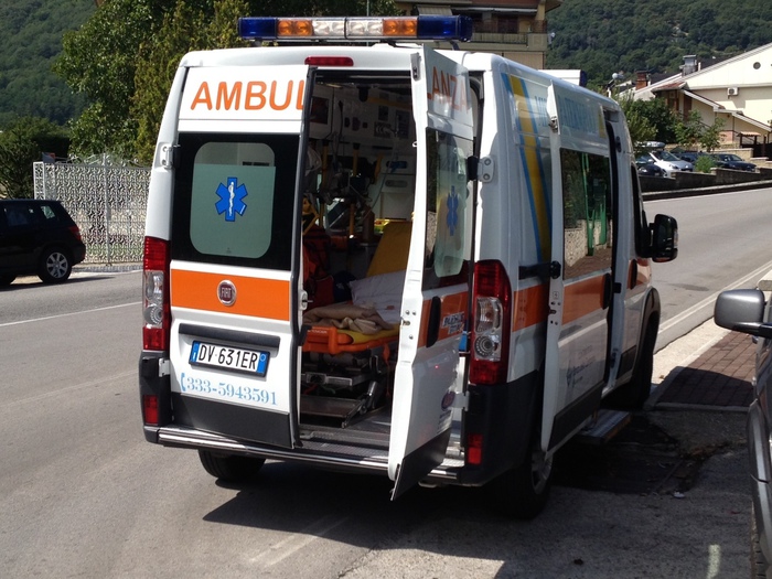 Crotone: poliziotto spara e uccide 44enne. Aggredito dai familiari della vittima, è grave