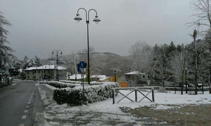 Maltempo in Toscana: neve a bassa quota venerdì 14 febbraio. Codice arancione per pioggia sulla costa e le isole