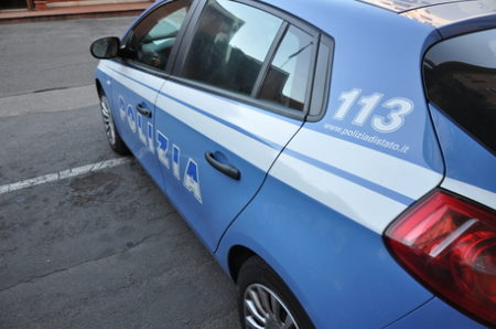 Firenze: sei auto con i finestrini spaccati in via Magenta. Un passante dà l’allarme