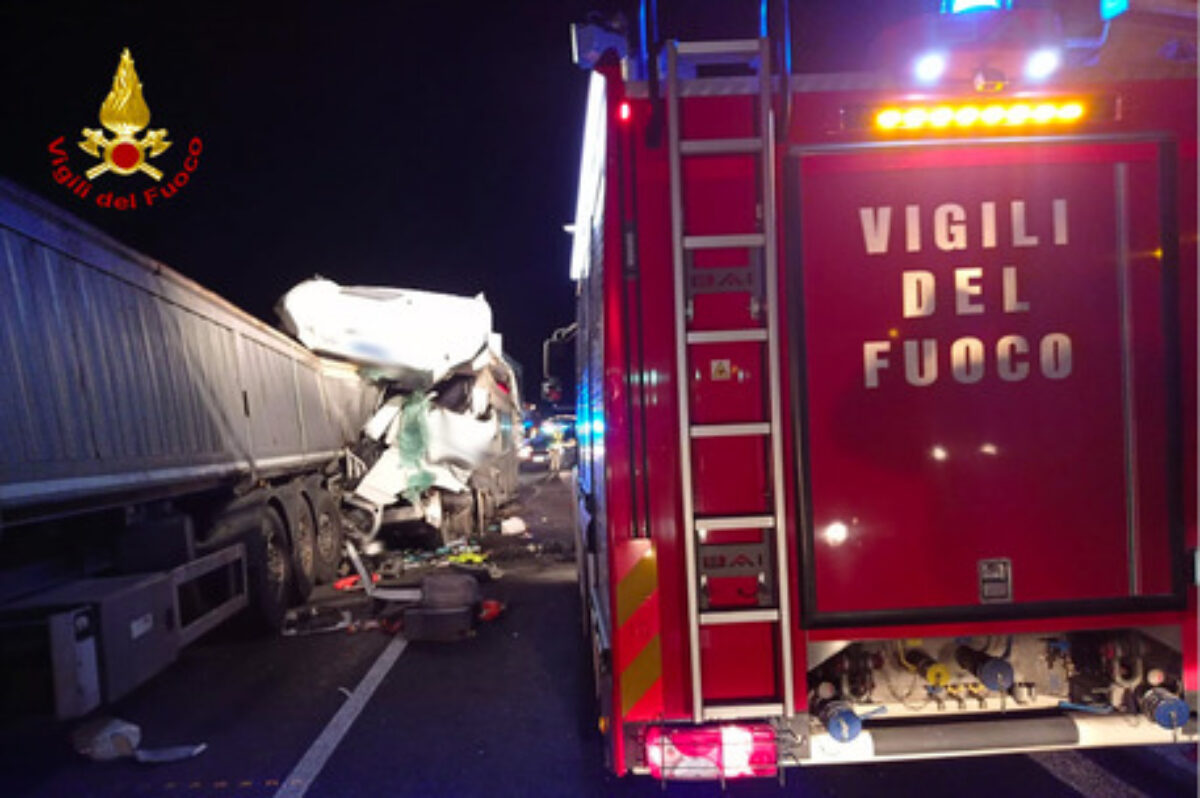 autostrada a1 riaperto dopo incidente il tratto impruneta firenze sud scontro fra tir un morto firenze post