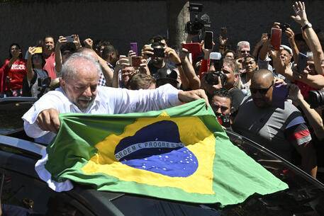 Brasile: il presidente Lula operato nella notte per emorragia intracranica