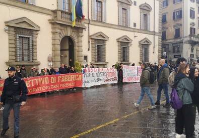 Ex Gkn | operai in corteo a Firenze con gli strudenti davanti alla ...