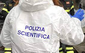 Carrara, cadavere nel bosco: è un uomo ormai mummificato. S’infittisce il mistero sulla morte