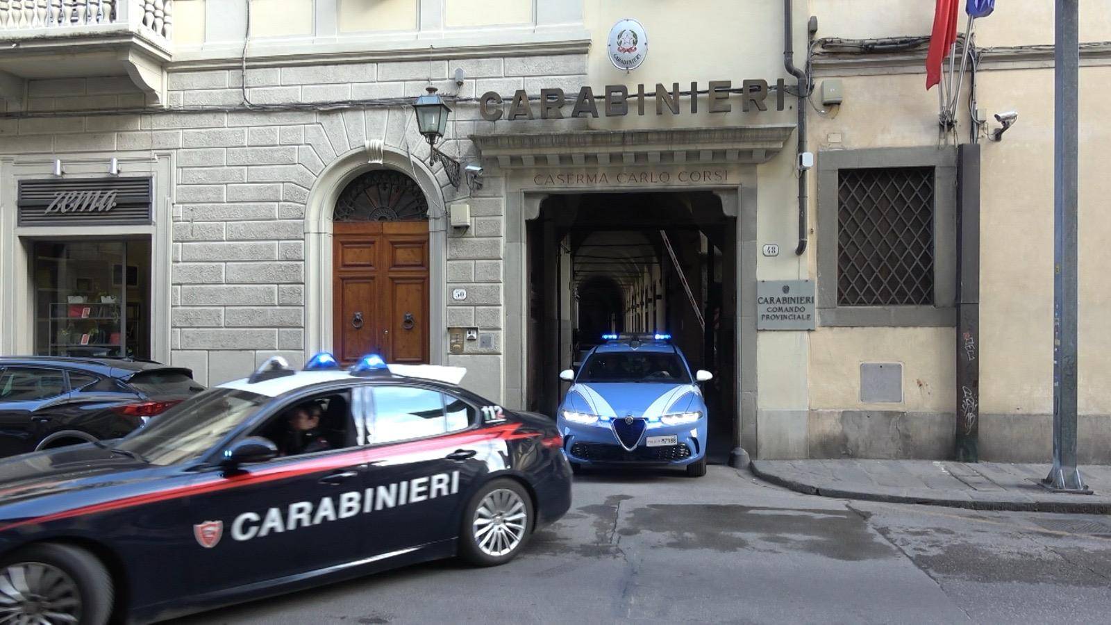 Firenze: manifestazione degli antagonisti. Palloncini colorati vicino sede CasaPound