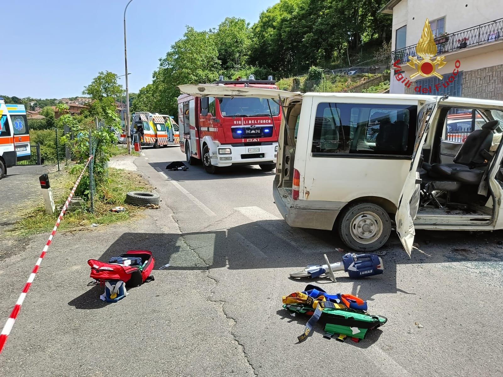 Grosseto: furgone si schianta contro muro di una casa ad Arcidosso. 8 feriti, tre trasportati in ospedale