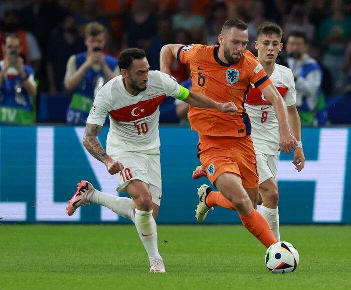 Euro 2024: Inghilterra batte Svizzera ai rigori (6 4). E l’Olanda, in rimonta, elimina la Turchia di Montella (2 1)