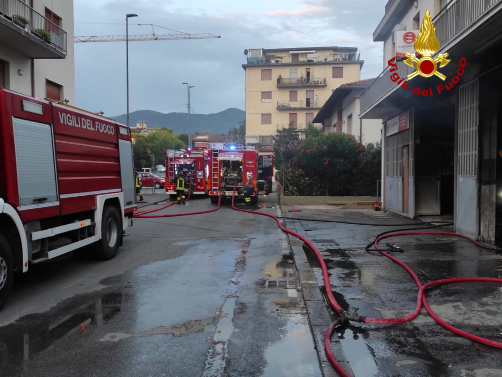 Quarrata: incendio in un’officina di via Vespucci. Appartamento evacuato