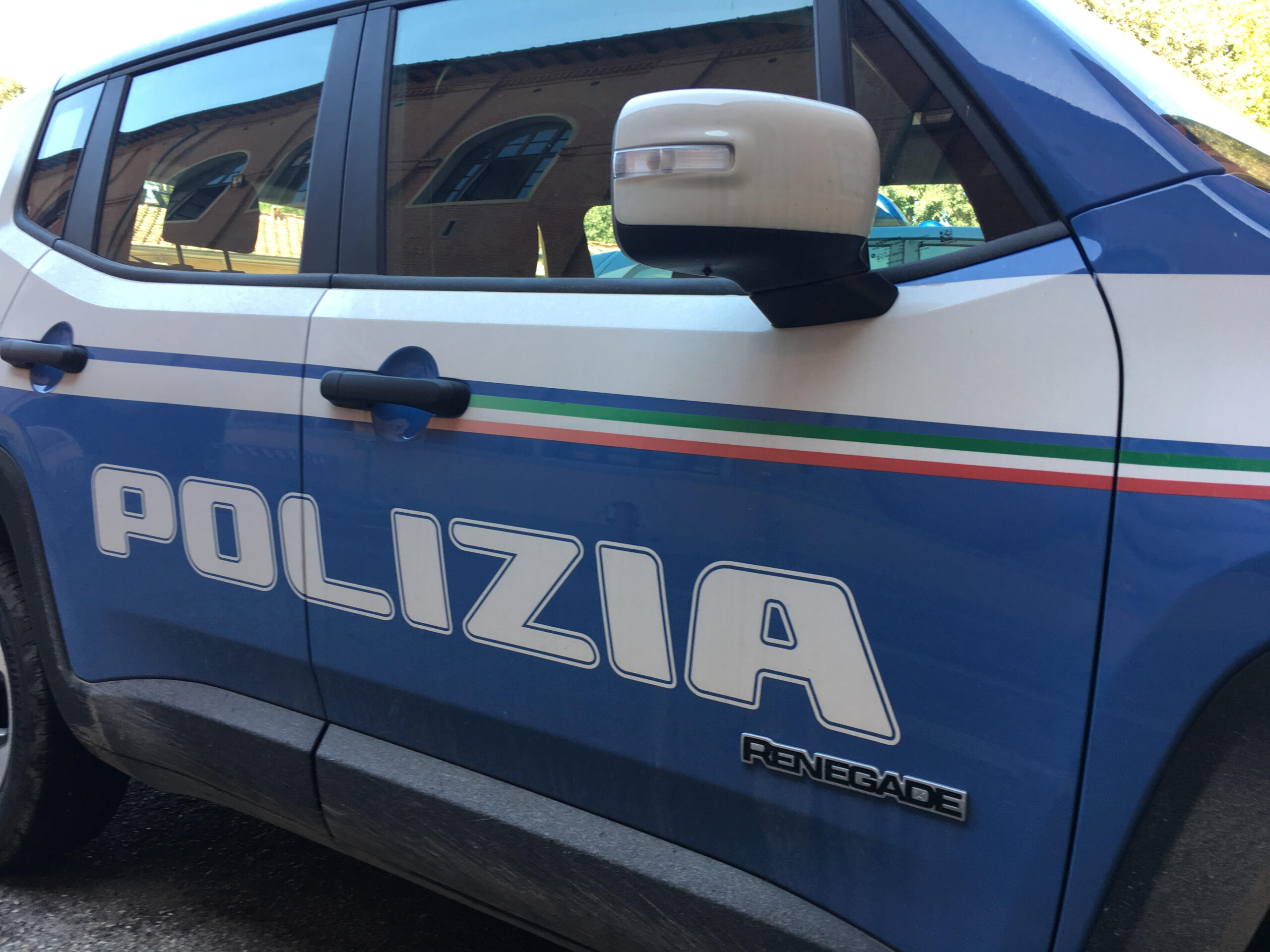 Firenze: tenta di scappare in bici con 2 etti di hashish. Arrestato alle Cascine