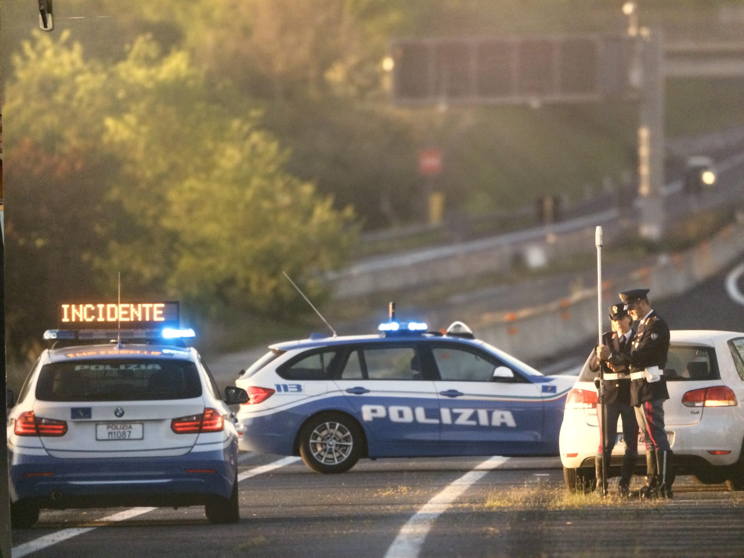 Autostrada A1, incidente fra Sesto e Calenzano: morto il conducente del camion finito di traverso