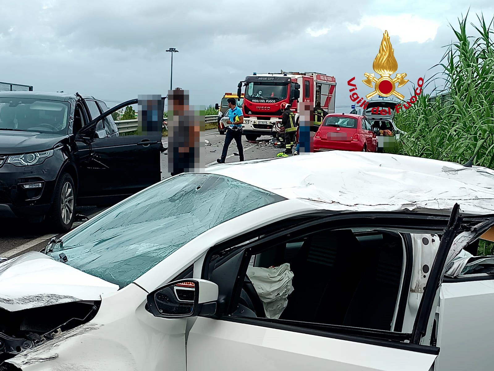 Sesto Fiorentino, incidente stradale: scontro fra 5 auto in via Perfetti Ricasoli. Conducenti liberati dai vigili del fuoco