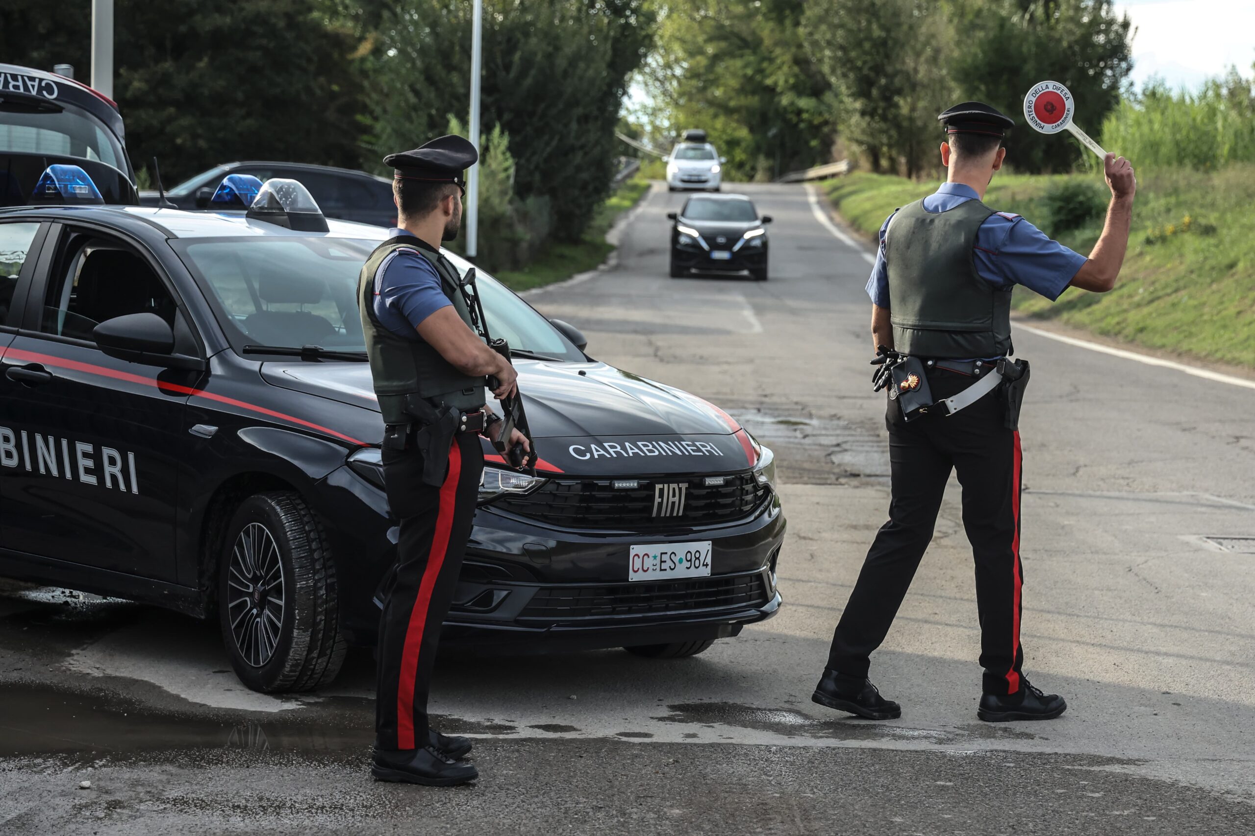 Versilia: ladri in fuga dopo furto in abitazione, tentano di investire carabiniere. Un arresto