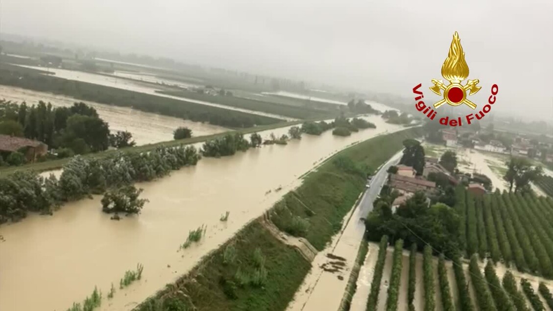 Bologna, allerta rossa: evacuati scantinati e primi piani vicini ai fiumi. Abitanti obbligati a lasciare le case