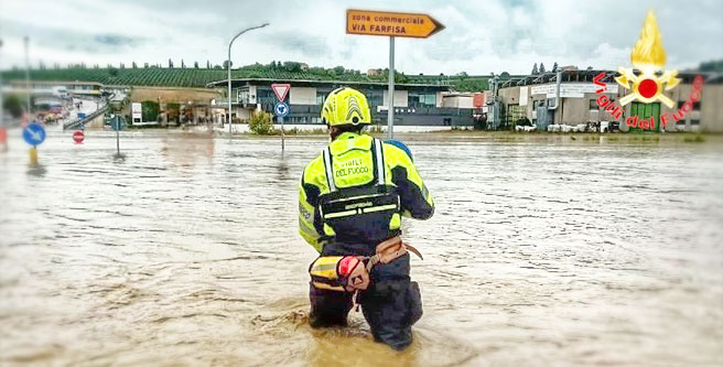 Alluvione In Emilia Romagna Fiumi Esondati Migliaia Di Sfollati Cancellati Treni Ad Alta