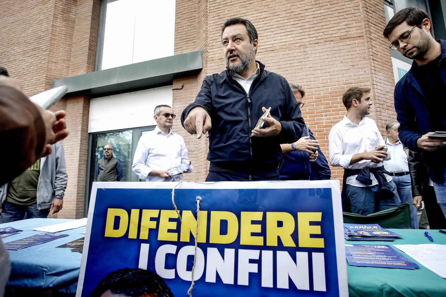 Salvini a Firenze: “Bene primarie centrodestra per le regionali”. Vannacci: “Qui c’è un problema di sicurezza”