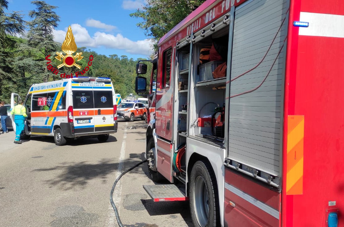 Impruneta: scontro frontale tra auto sulla Cassia. Tre feriti