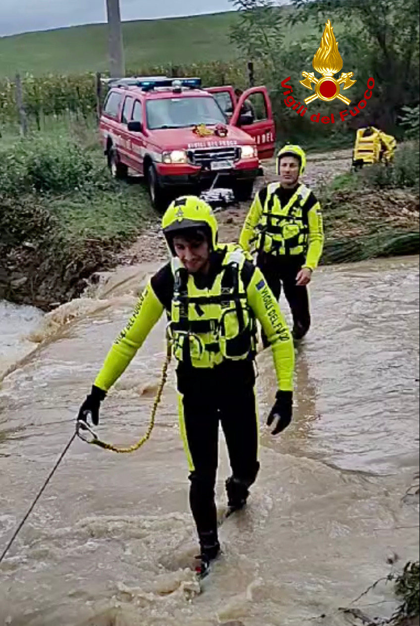 Maltempo in Toscana: marito e moglie salvati dalla furia del torrente a Radicondoli