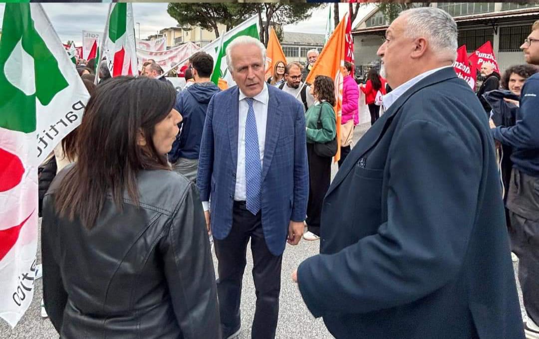 Seano Assalto Al Picchetto Migliaia Sfilano In Corteo Per Il Diritto