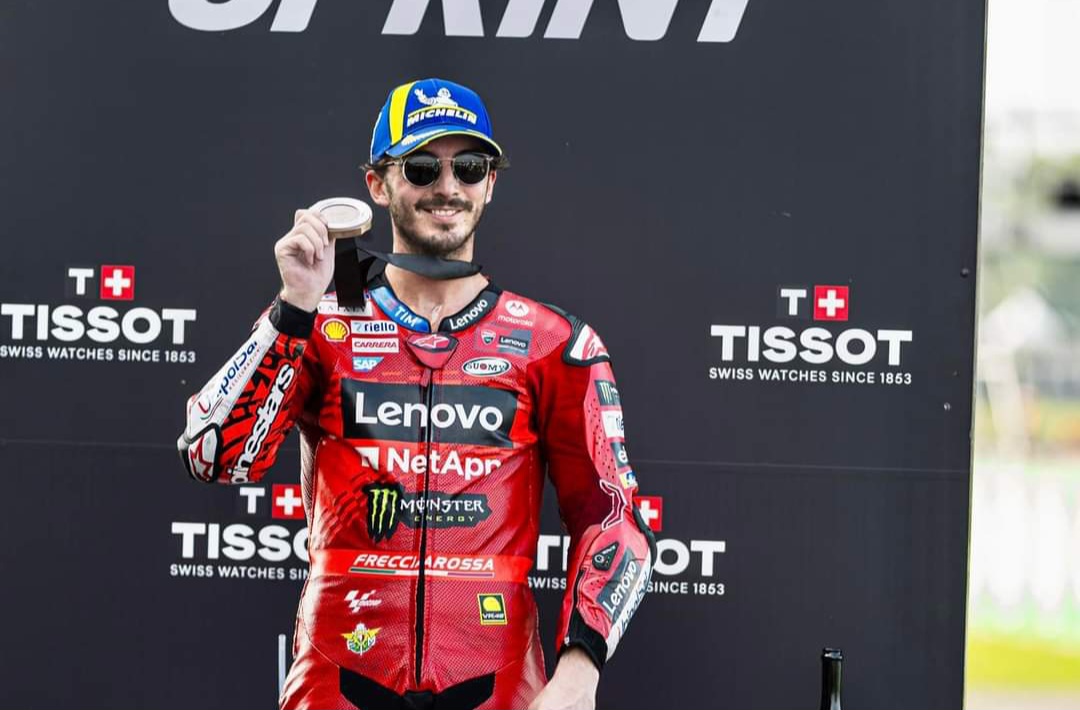 Moto Gp: Bagnaia vince in Thailandia davanti a Martin. Su pista insidiosa e bagnata. Dove ci sono state 9 cadute