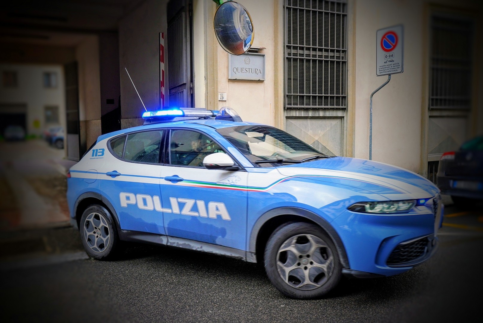 Firenze: minorenne armato di coltello minaccia gita di studenti in piazza della Signoria