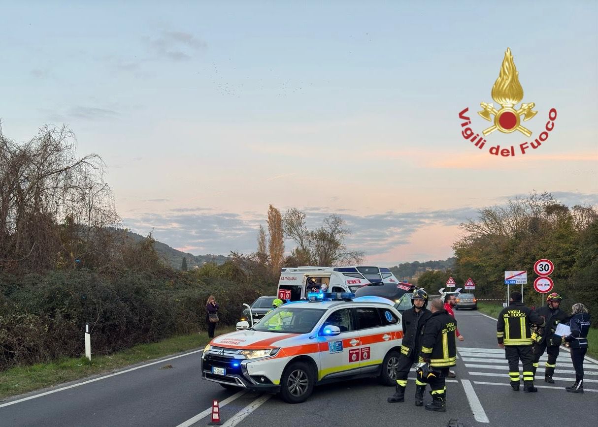 Arezzo: muore travolto da un’auto mentre cerca di prestare soccorso dopo un incidente