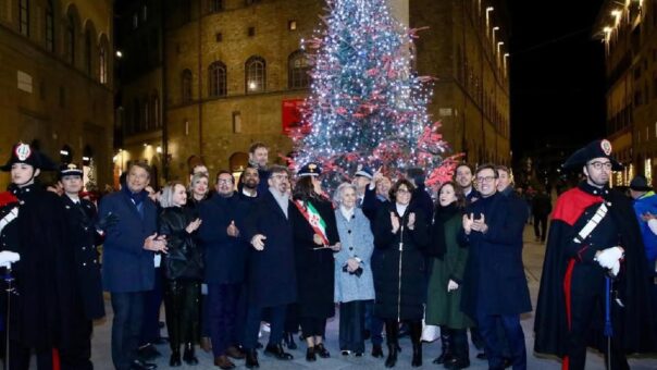 Firenze: si accende il Natale in via Tornabuoni