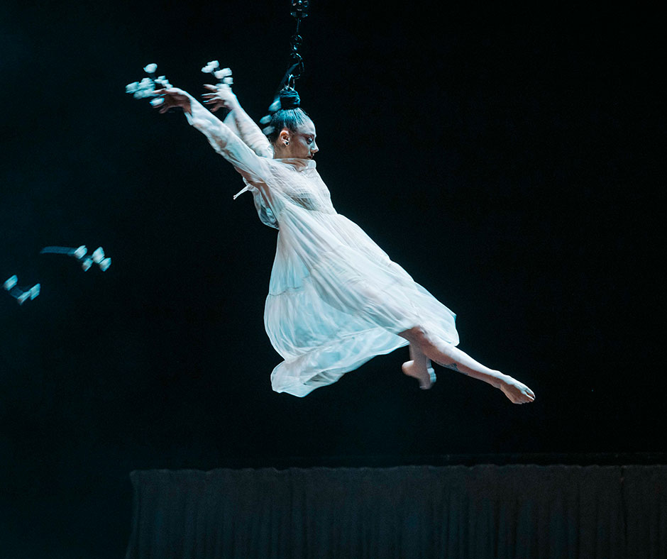 Firenze, Teatro Verdi: omaggio a Puccini originale. Fra musica, danza, acrobazie