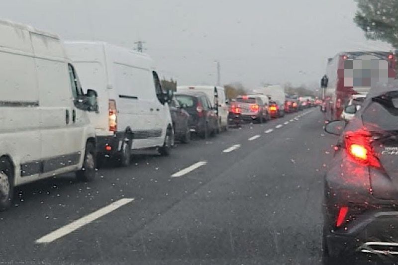 Fipili: auto si ribalta a Empoli, lunghe code verso Firenze