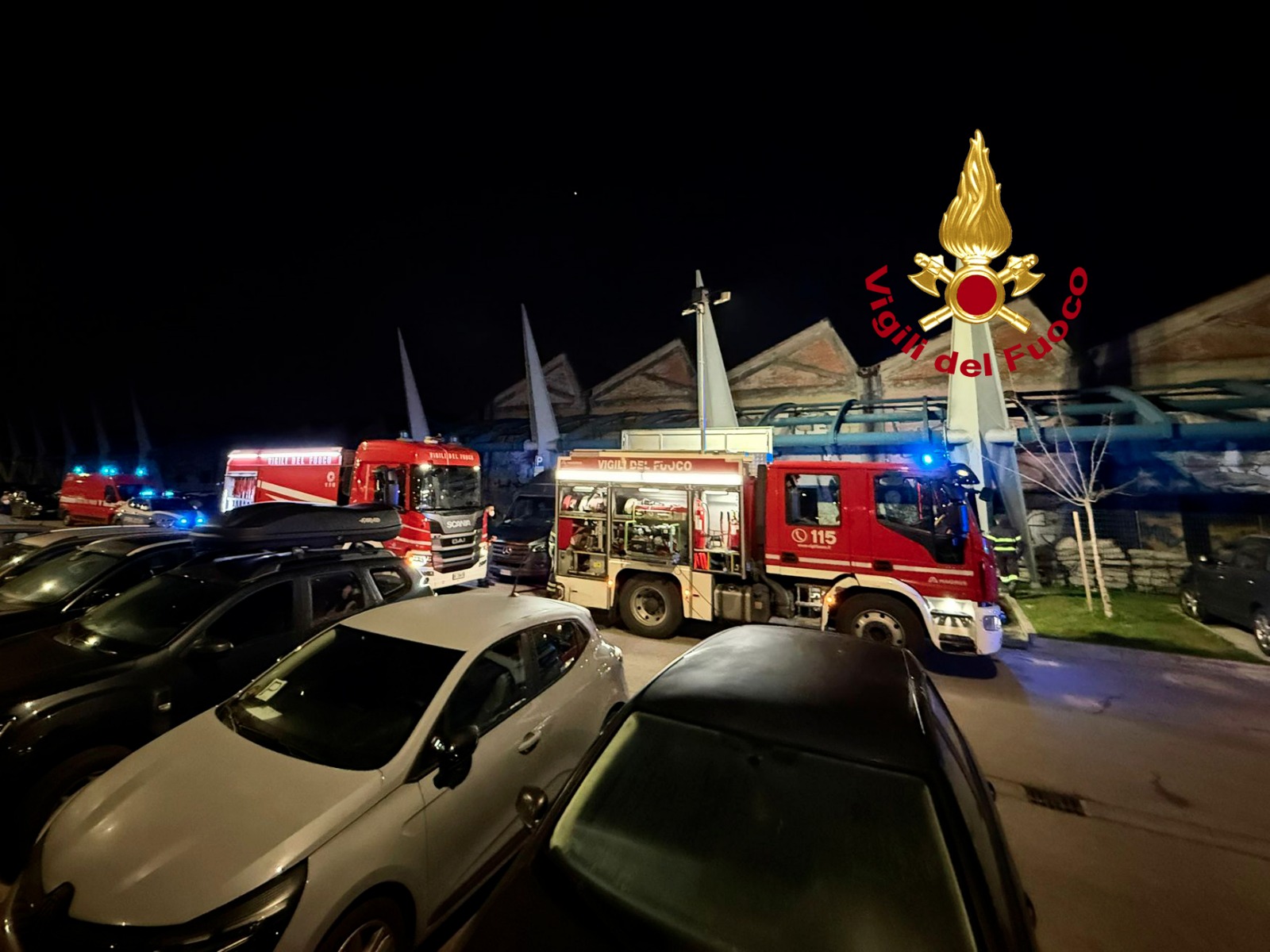 Firenze: incendio nelle ex Officine Galileo. Polizia indaga per scoprire chi c’era nel locale in disuso