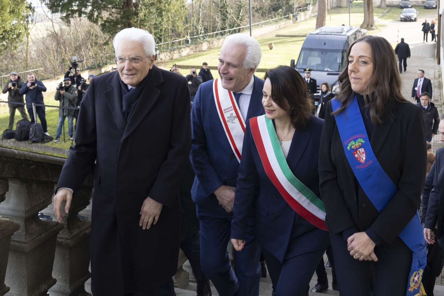 Mattarella alla scuola magistrati di Scandicci. Ha augurato “buon lavoro”. Nessuna accenno allo scontro fra governo e toghe