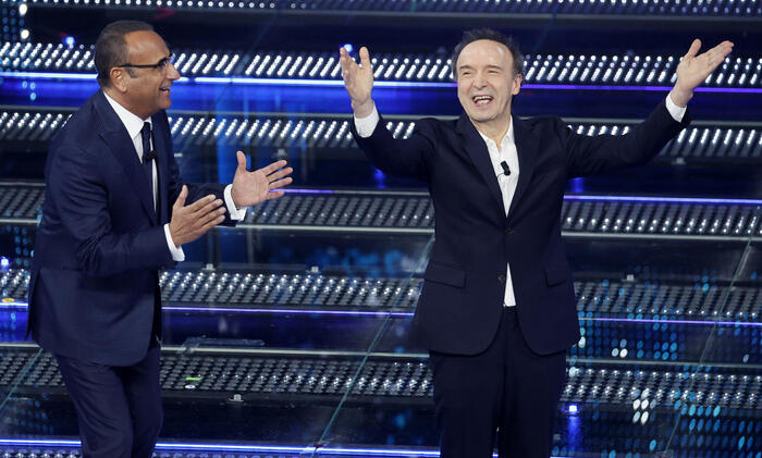 Festival di Sanremo: Benigni show con omaggio a Mattarella. Topo Gigio canta Modugno